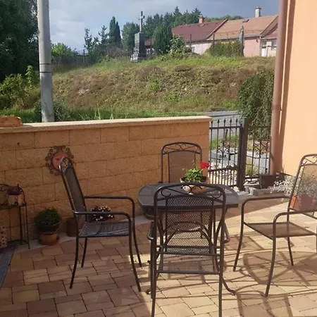 Appartamento Tři Okna Do Hor-celý K Pronájmu