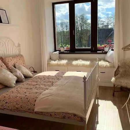 Tři Okna Do Hor-celý K Pronájmu Appartamento